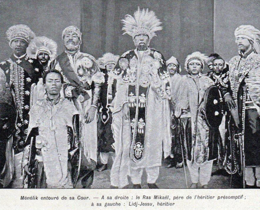 Menelik entouré de sa cour Illust 1909