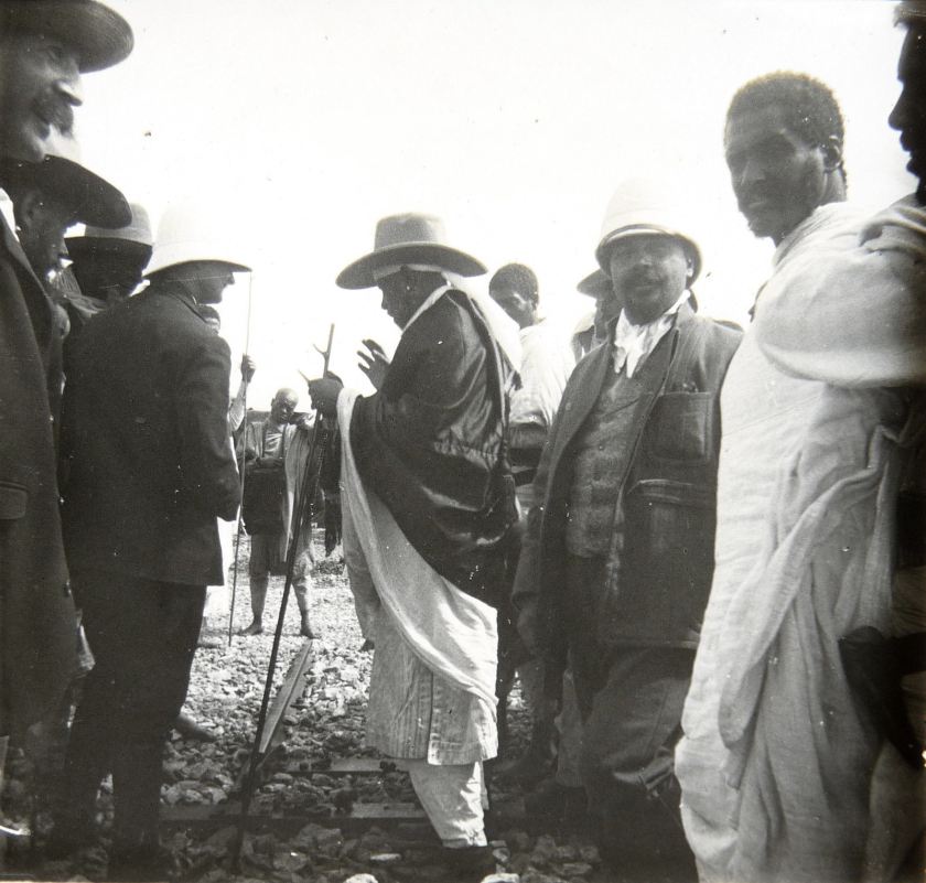 AbyssinieMénélik-II-Empreur-dEthiopieen-visite-chantier-chemin-de-fer.1897-13